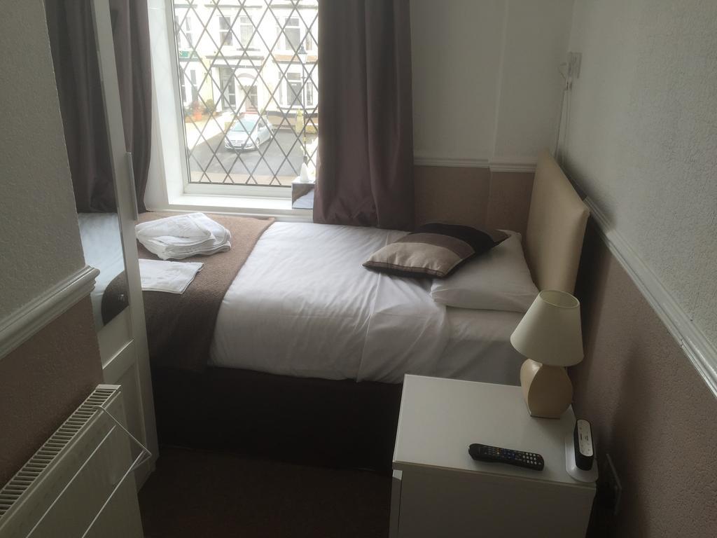 Andora Guest House Southport Room photo